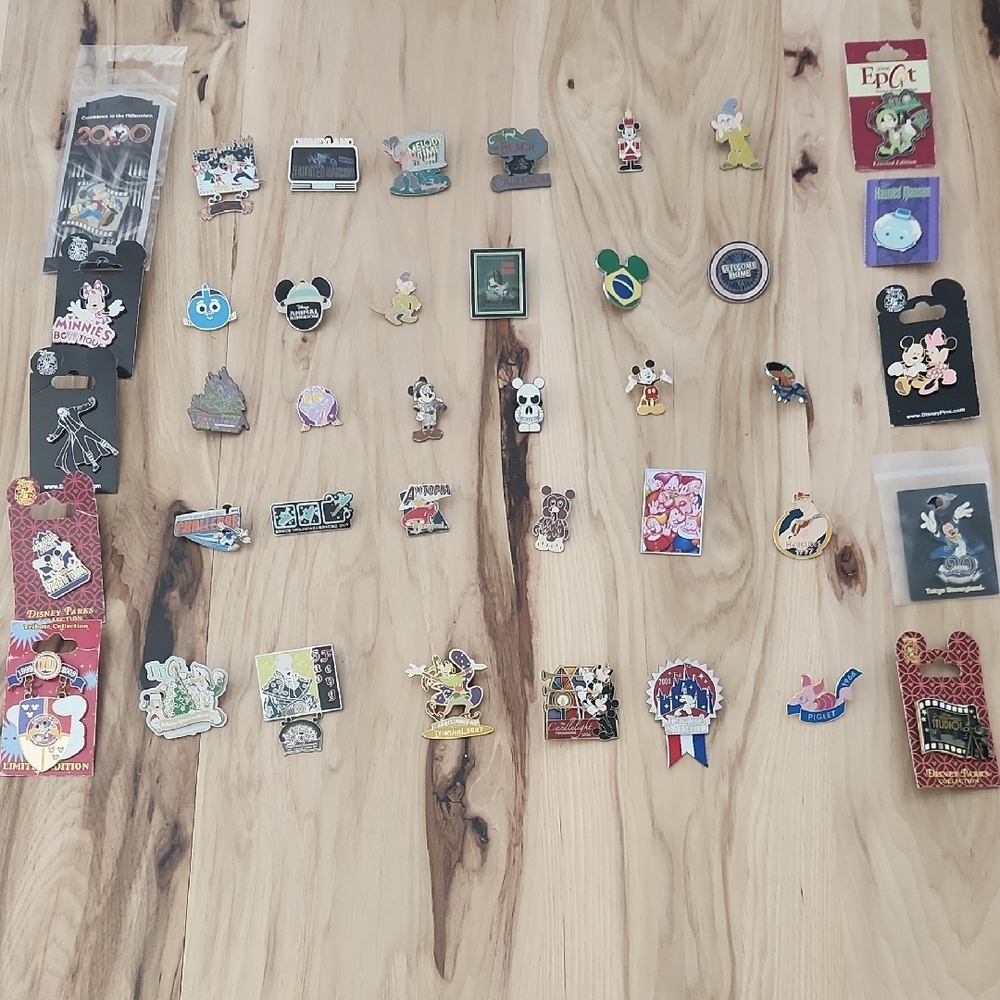 40 Disney Pin Collection - Multicolor